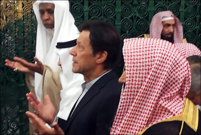 PM Imran Khan visiting Roza e Rasool in Madinah