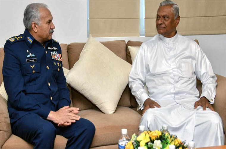 Pakistan Airforce Chief meets