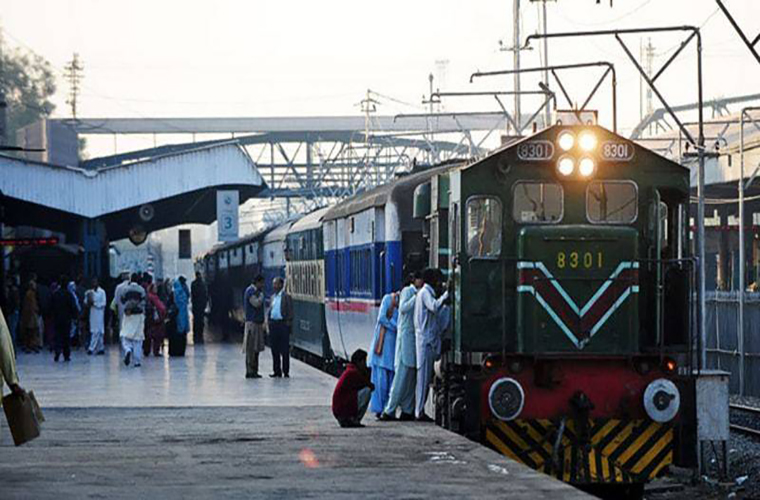 Pakistan orders railway shutdown