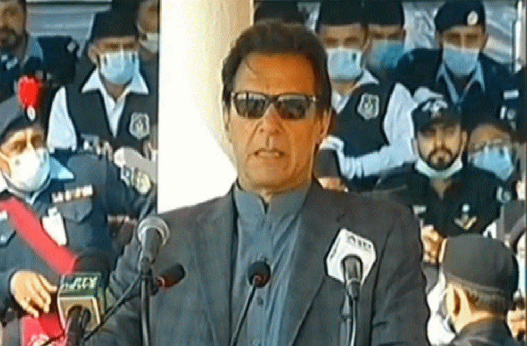 PM urges police to treat common man like VIP
