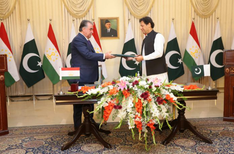 Pakistan and Tajikistan ink 12 accords of cooperation