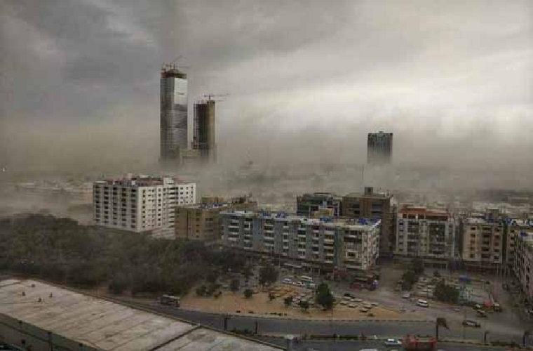 3 dead and 22 Injured,Heavy dust storm hits Karachi